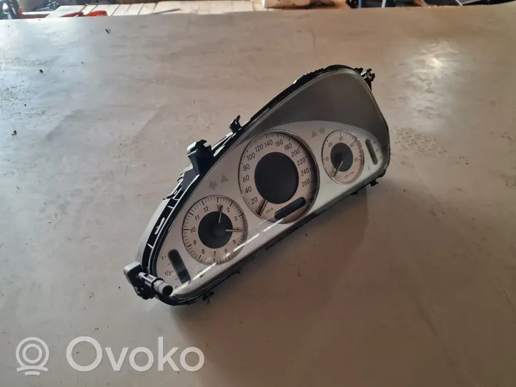 Mercedes-Benz E W211 Tachimetro (quadro strumenti) A2115400948