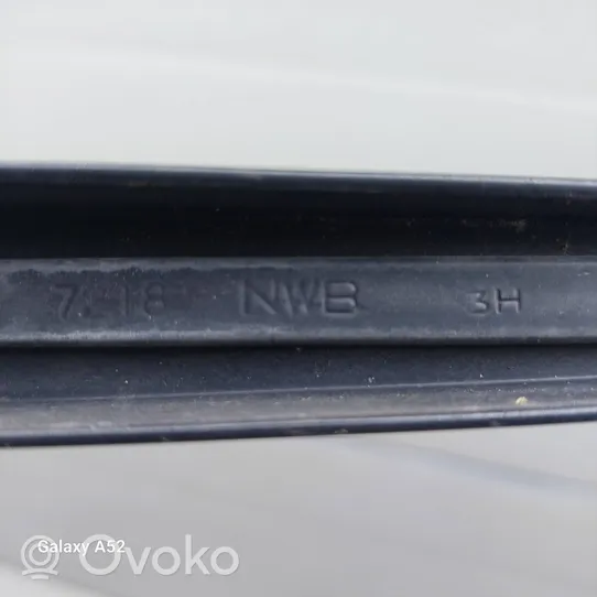 Suzuki SX4 Etupyyhkimen sulan varsi 