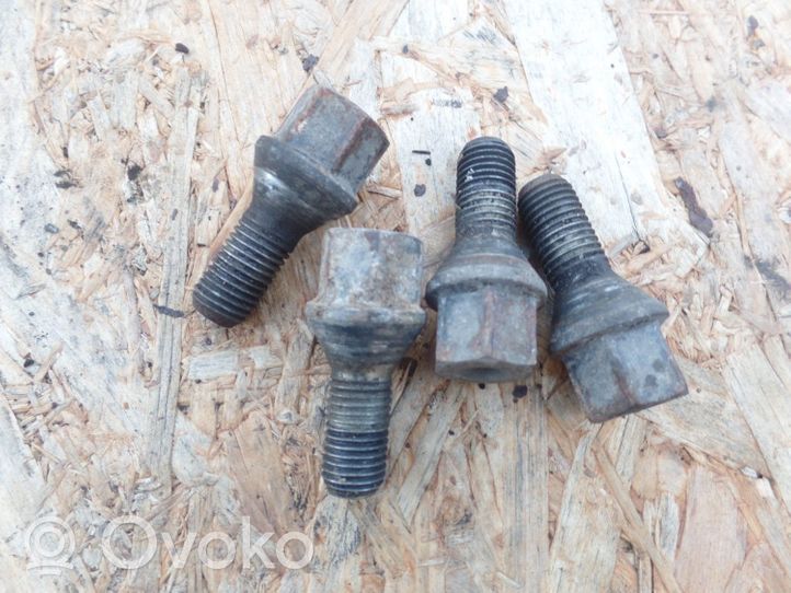 Opel Corsa D Nuts/bolts 