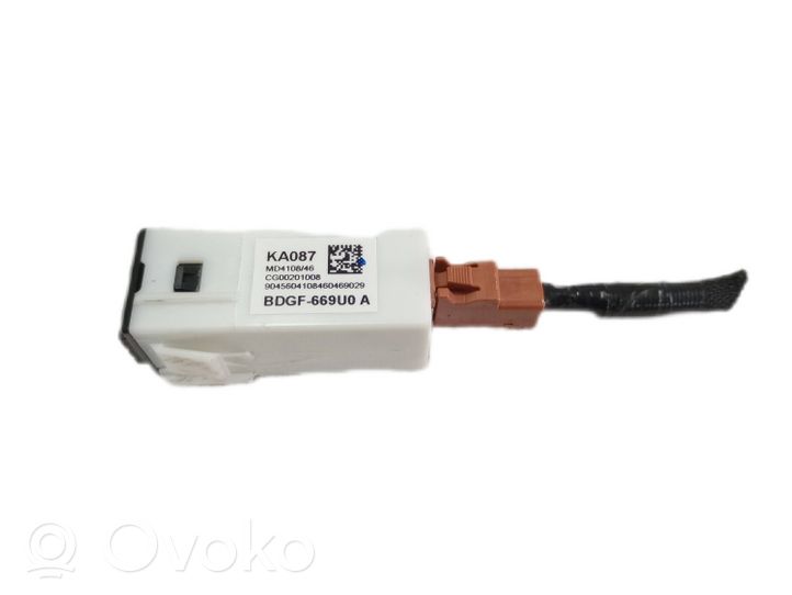 Mazda 3 Gniazdo / Złącze USB BDGF-669U0