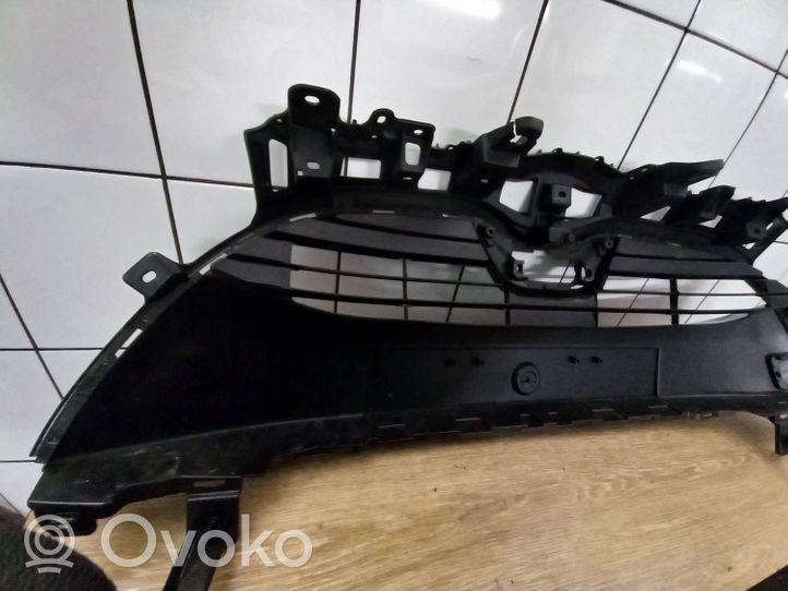 Toyota Yaris XP210 Etupuskurin ylempi jäähdytinsäleikkö 53101K0010