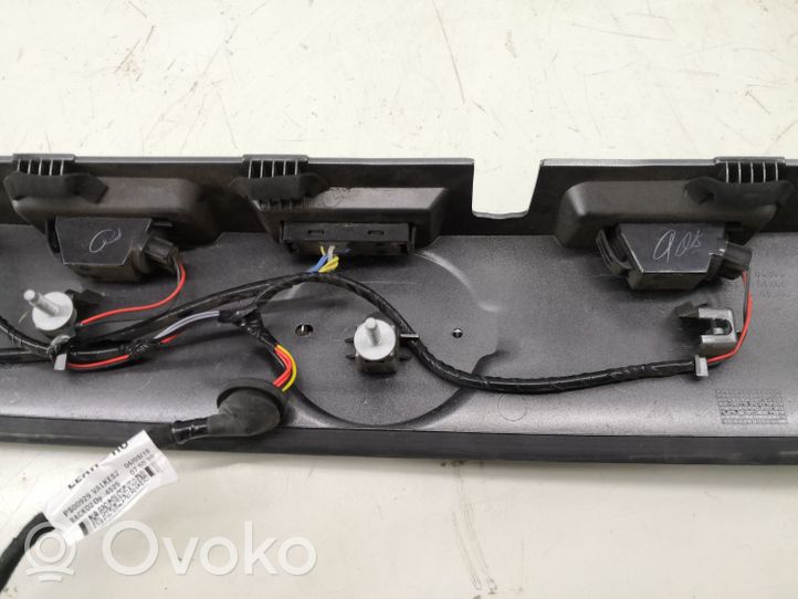 Nissan Qashqai Listwa oświetlenie tylnej tablicy rejestracyjnej 908104ES