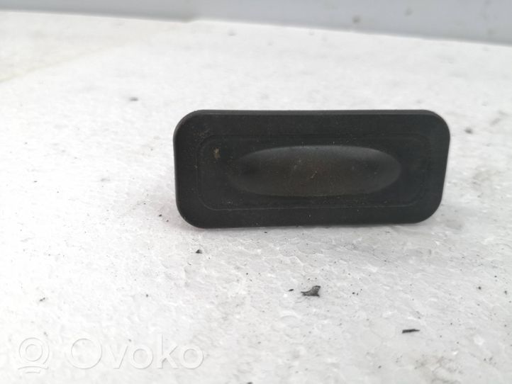 Renault Clio IV Przełącznik / Przycisk otwierania klapy bagażnika 8200385515