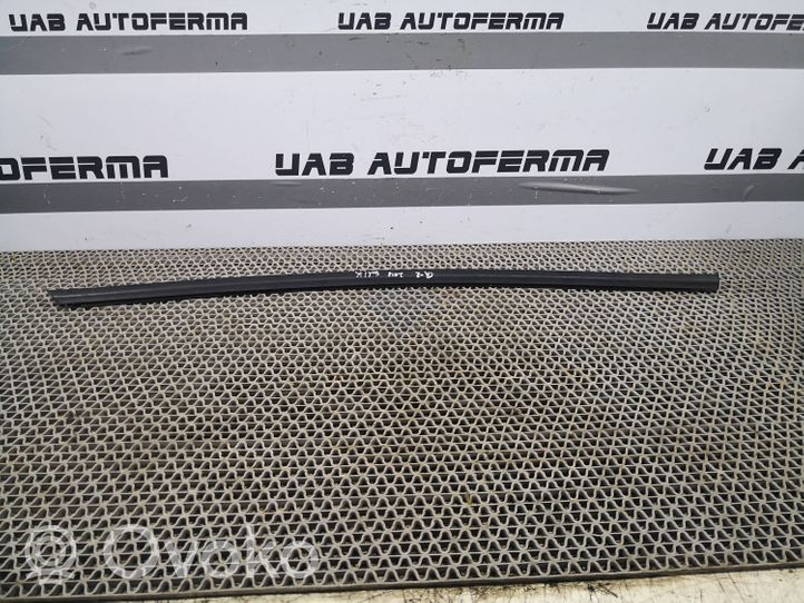 Audi Q2 - Rivestimento modanatura del vetro della portiera posteriore 81A839477