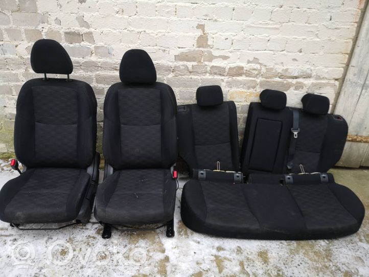 Nissan Qashqai Seat set 