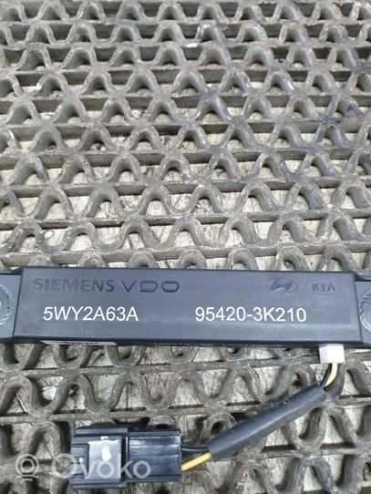 Hyundai ix35 Antenos stiprintuvas 954203K210