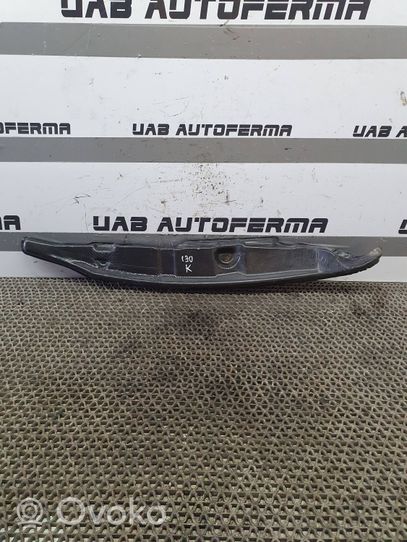 Hyundai i30 Supporto/guarnizione in poliuretano espanso del parafango 84116A6000