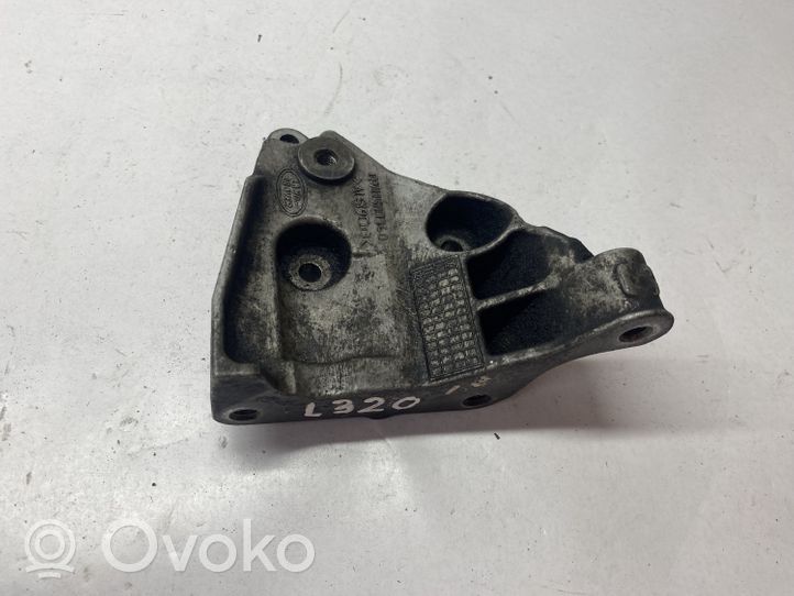 Land Rover Range Rover Sport L320 Supporto di montaggio della pompa del servosterzo QVU500340