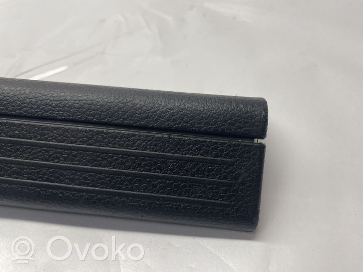 Mercedes-Benz C W204 Rivestimento del sottoporta delle minigonne laterali A2046860236