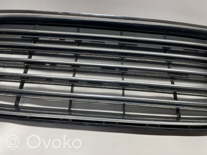 Ford Fusion II Grille calandre supérieure de pare-chocs avant DS738150