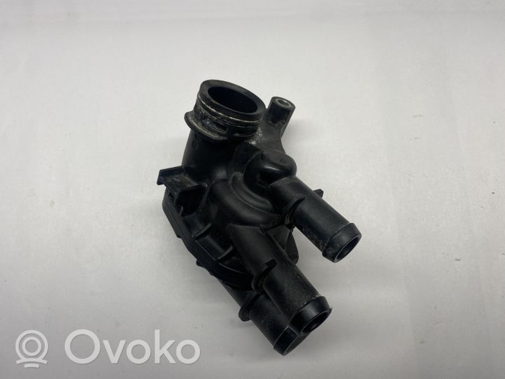 Ford Fusion II Boîtier de thermostat DS7G9K478DA