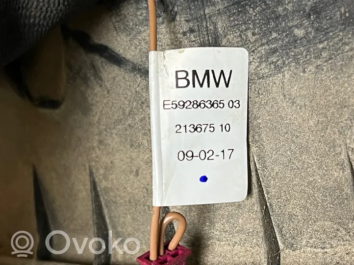 BMW X1 F48 F49 Takaluukun/tavaratilan spoileri 7360536