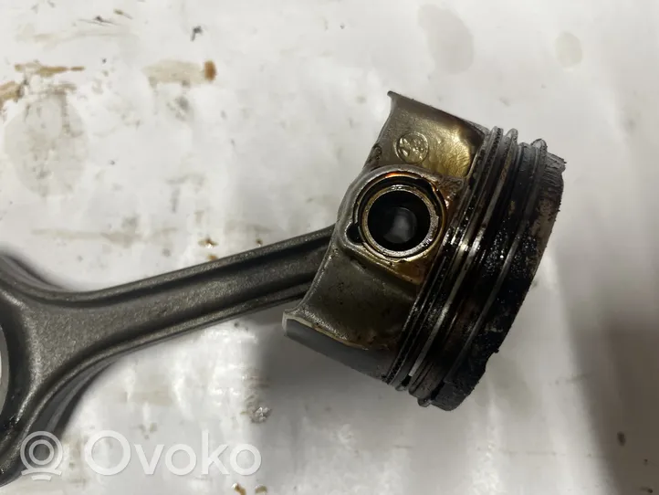 Volkswagen Jetta VII Piston 04ER