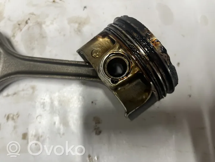 Volkswagen Jetta VII Piston 04ER