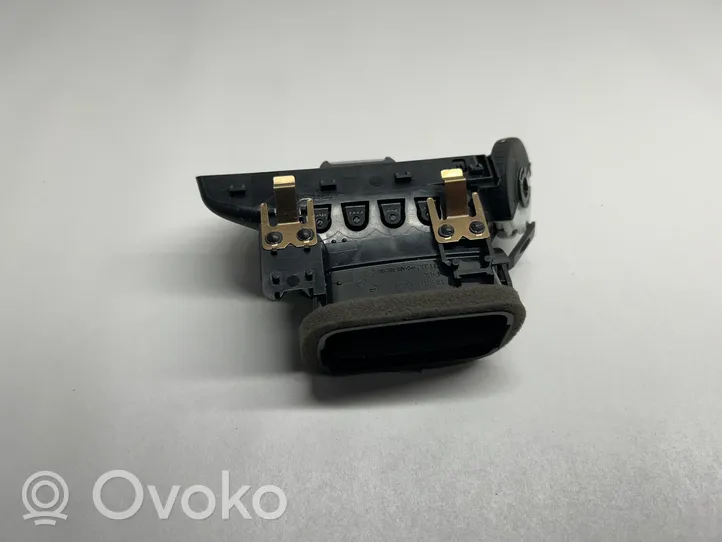 BMW 2 F45 Lango oro grotelės 9262958