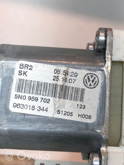 Volkswagen Tiguan Priekinis varikliukas langų pakėlėjo 5N0959702