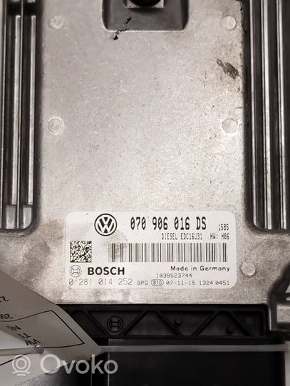 Volkswagen Transporter - Caravelle T5 Calculateur moteur ECU 070906016DS