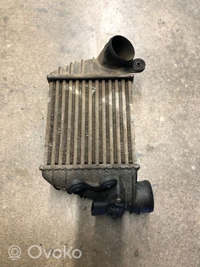 Audi TT Mk1 Välijäähdyttimen jäähdytin 8N0145803C