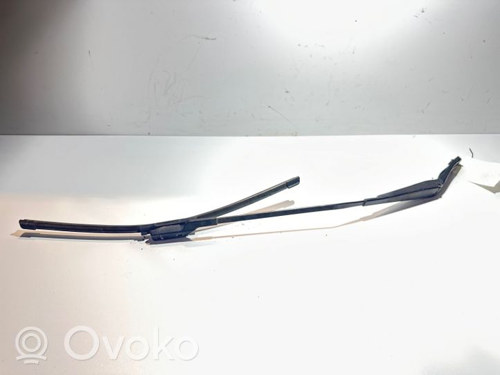 Volvo XC70 Front wiper blade arm 30796038