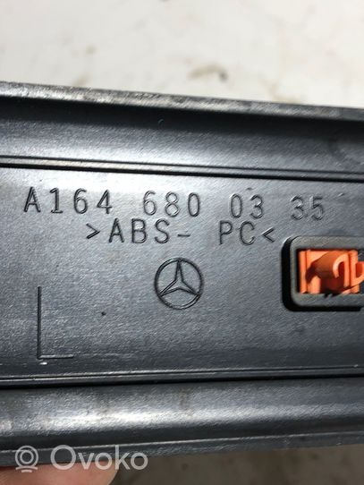 Mercedes-Benz GL X164 Priekinio slenksčio apdaila (vidinė) A1646800335