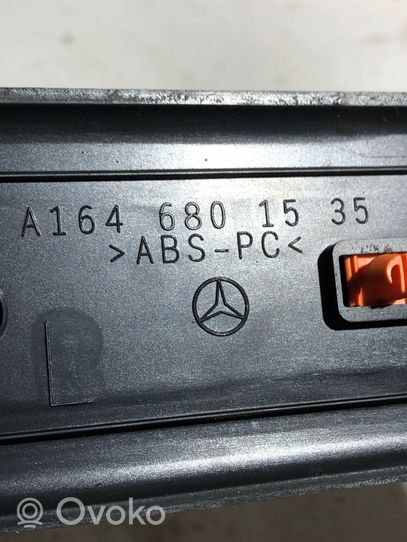Mercedes-Benz GL X164 Aizmugurējā sliekšņa dekoratīvā apdare (iekšējā) A1646801535