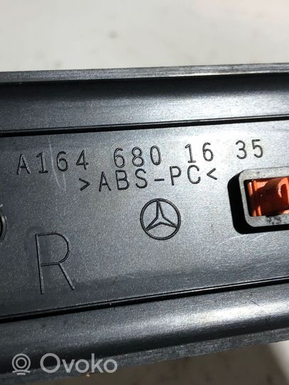 Mercedes-Benz GL X164 Aizmugurējā sliekšņa dekoratīvā apdare (iekšējā) A1646801635