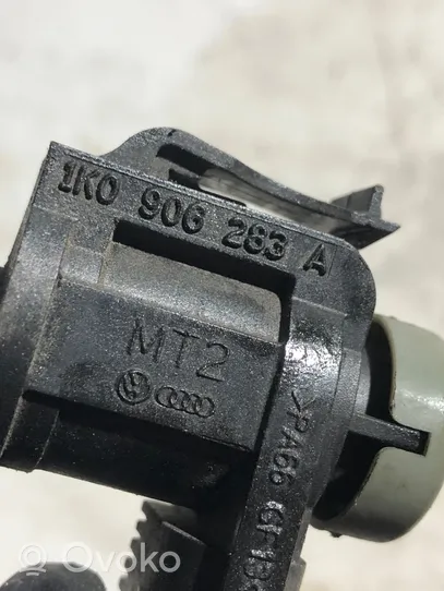 Audi A4 S4 B8 8K Turboahtimen magneettiventtiili 1K0906283A