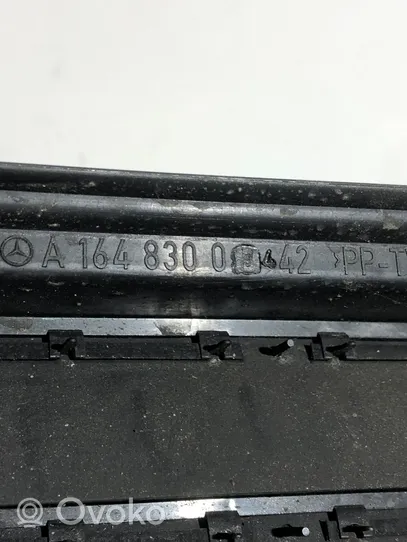 Mercedes-Benz ML W164 Évent de pression de quart de panneau A16483001442