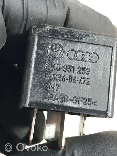 Audi Q7 4L Kita rėlė 8K0951253