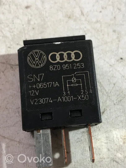 Audi Q7 4L Altri relè 8Z0951253