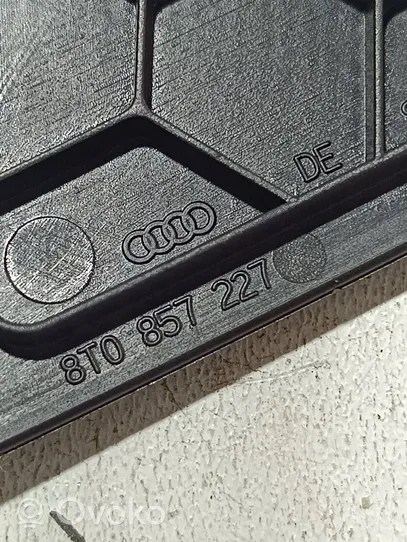 Audi A5 Sportback 8TA Maskownica głośnika bocznego deski rozdzielczej 8T0857227