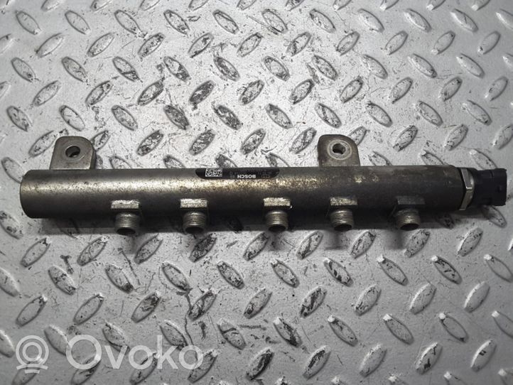 Saab 9-3 Ver2 Listwa wtryskowa 0445214095