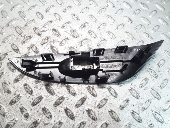 Nissan Leaf I (ZE0) Support bouton lève vitre porte arrière 829613NA0A