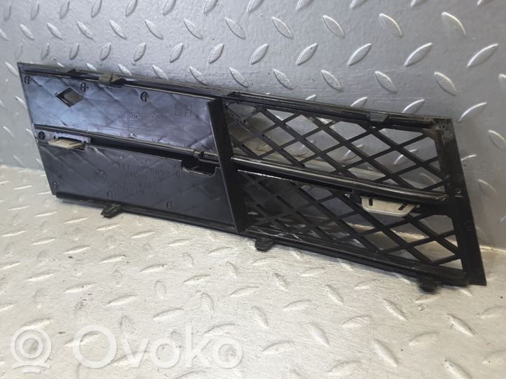 51117231859 BMW 5 F10 F11 Unteres Gitter dreiteilig vorne, 19.00  