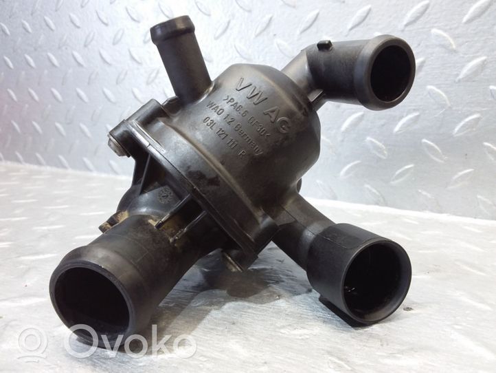 Volkswagen Jetta VI Termostat / Obudowa termostatu 03L121111R