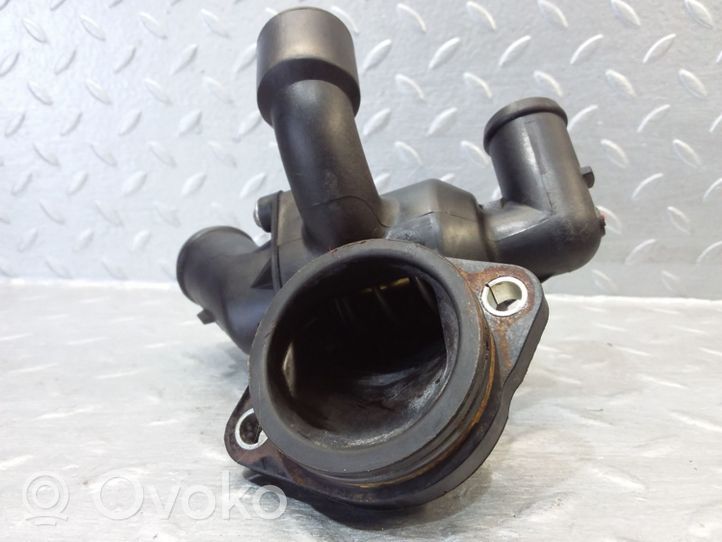 Volkswagen Jetta VI Termostato/alloggiamento del termostato 03L121111R