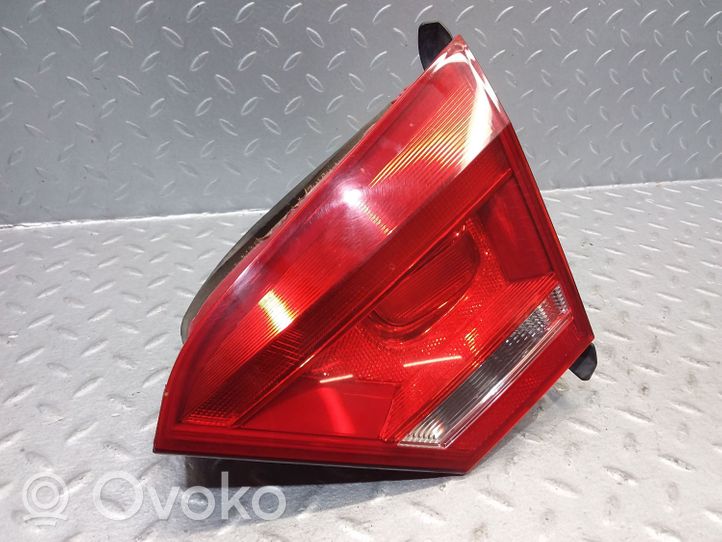 Volkswagen PASSAT B7 USA Lampy tylnej klapy bagażnika 561945094B