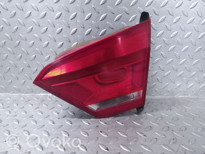 Volkswagen PASSAT B7 USA Lampy tylnej klapy bagażnika 561945094C