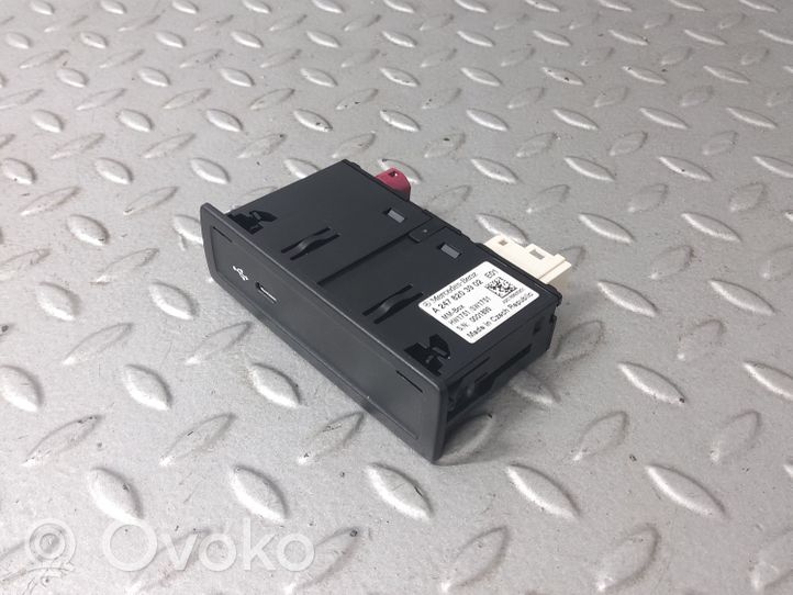 Mercedes-Benz A W177 Connecteur/prise USB A2478203902