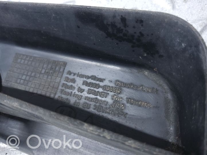 Toyota Yaris XP210 Takaroiskeläppä PW3890D005