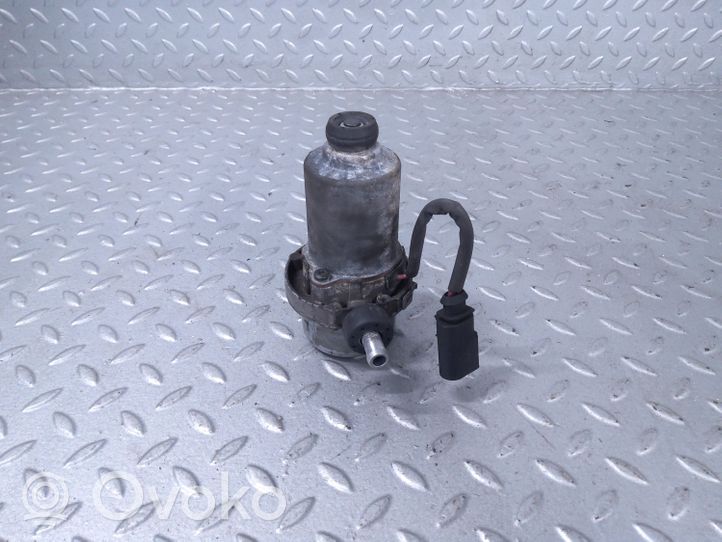 Volkswagen Touareg I Vacuum pump 86238601