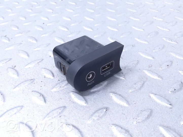 KIA Ceed Connettore plug in USB 96120A2300