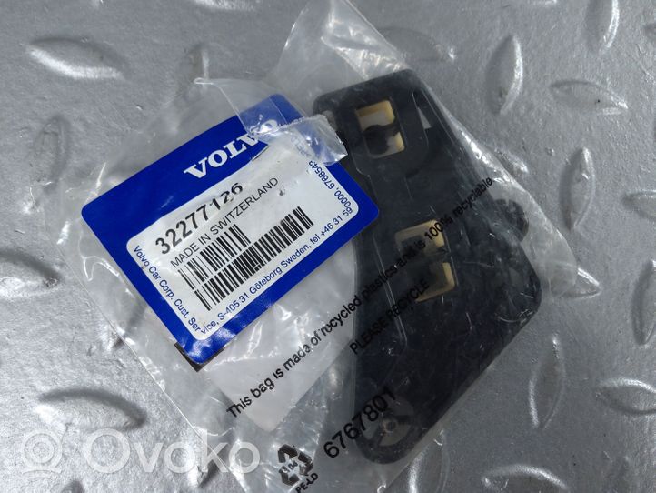 Volvo S60 Supporto di montaggio del parafango 32277126