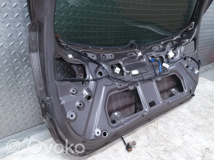 KIA Ceed Задняя крышка (багажника) 73700A2200