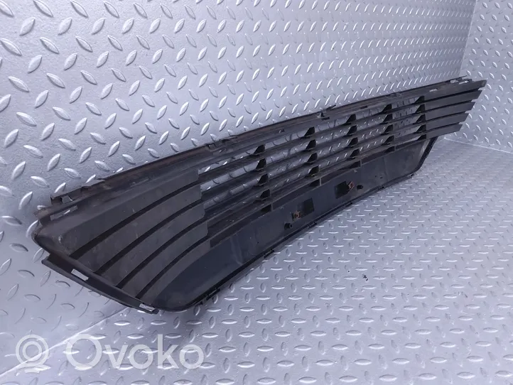 Toyota Avensis T270 Grille inférieure de pare-chocs avant 5311205090