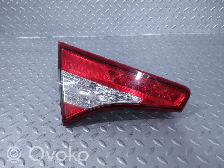 KIA Optima Lampy tylnej klapy bagażnika 924132T120