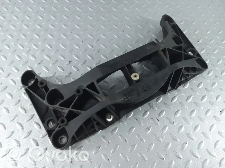 BMW 5 F10 F11 Supporto di montaggio scatola del cambio 6788568