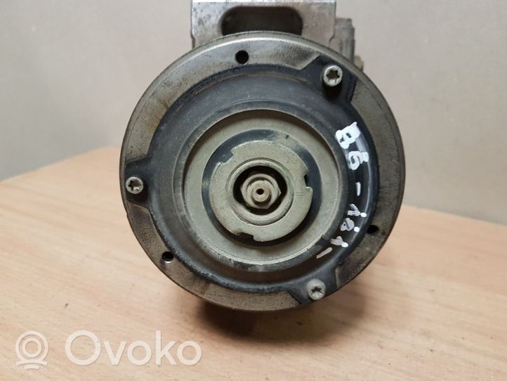 Volkswagen PASSAT B6 Air conditioning (A/C) compressor (pump) 1K0820803Q