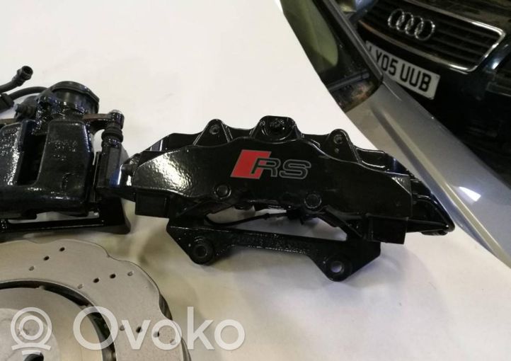 20767502 Audi RS4 Bremsscheiben und Bremssättel eingestellt  