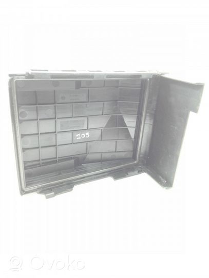 Audi Q3 8U Tapa de caja de fusibles 1K0937132F
